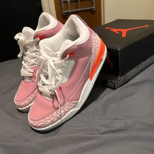 New Jordan 3 Retro Pink. Worn once 7.5W